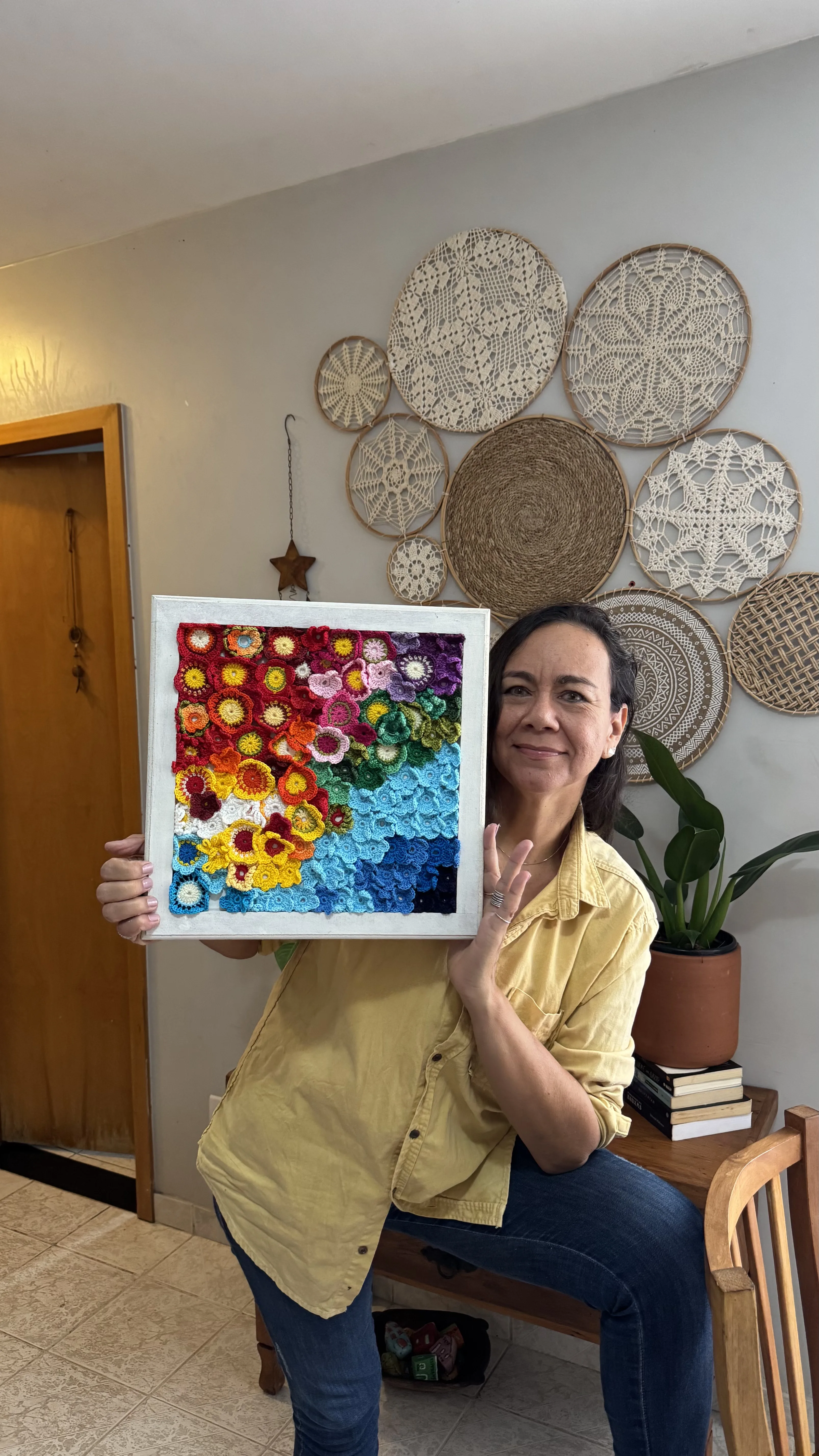 Quadro de flores em crochê 5 – Jardim em Moldura