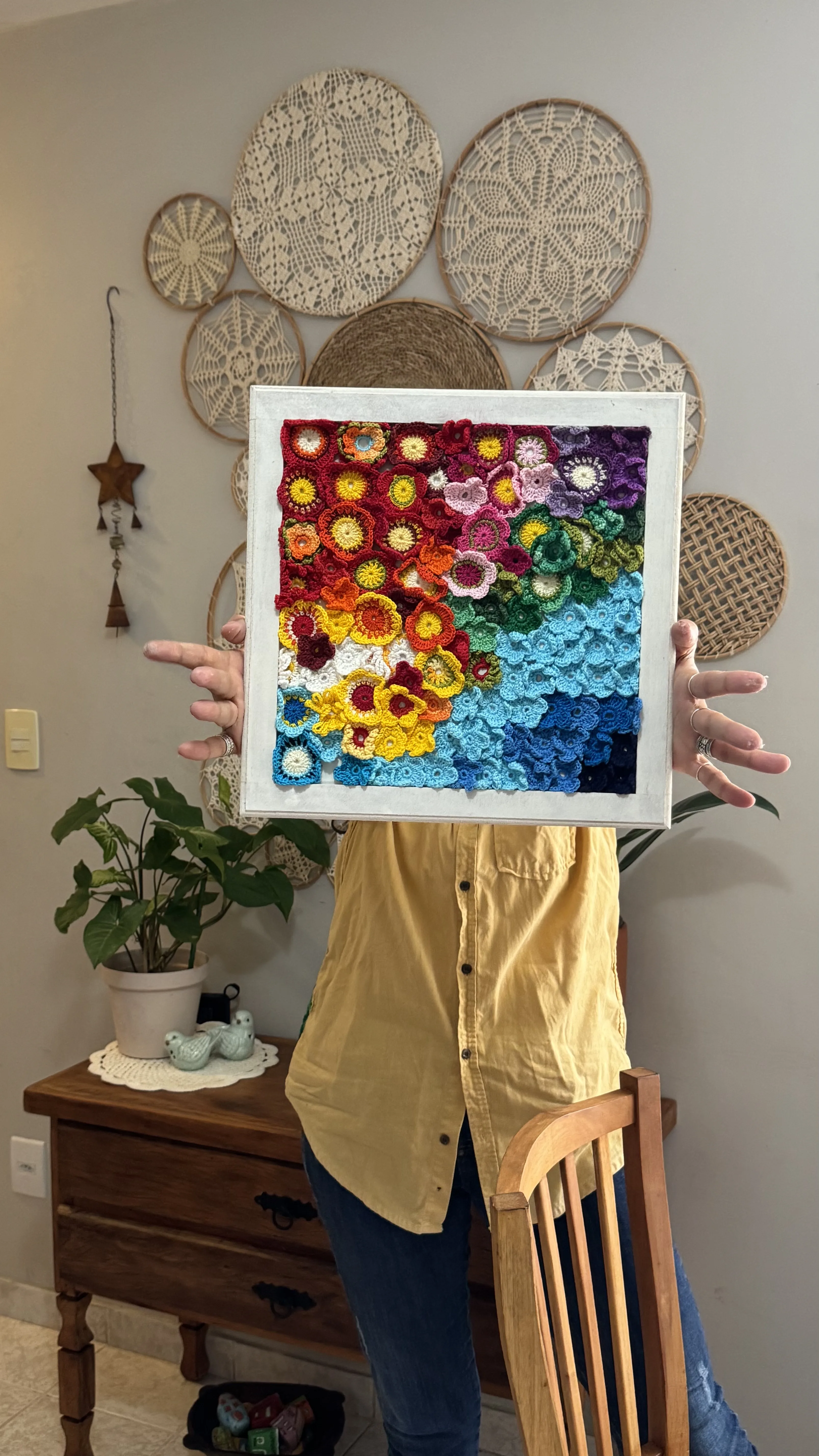 Quadro de flores em crochê 8 – Jardim em Moldura